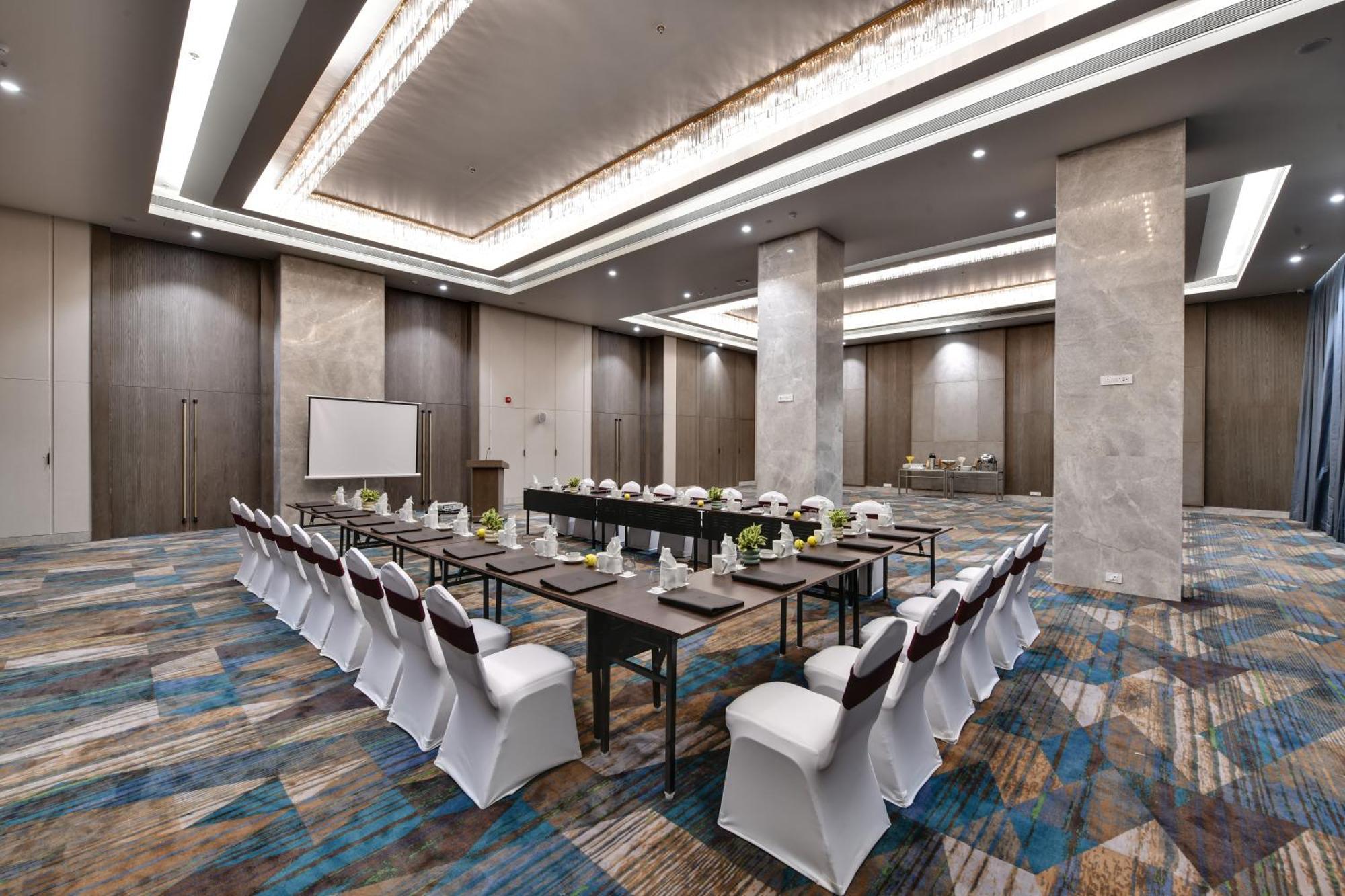 The Fern Residency, Gandhinagar Hotel Eksteriør billede